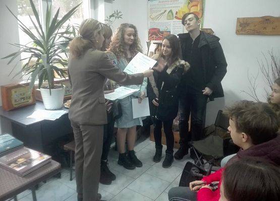 Nagrodzenie laureatów ze szkoły w Mikoszewie